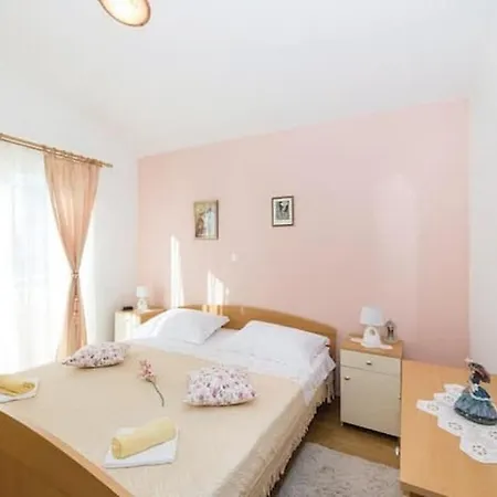 빌라 Yellow With Heated Pool Kaštela